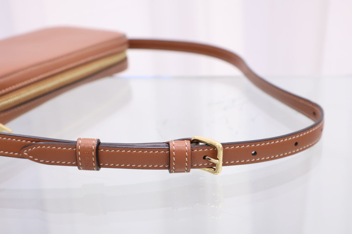 Triomphe Mini Camera Shoulder Bag 10j583dr8.04lu