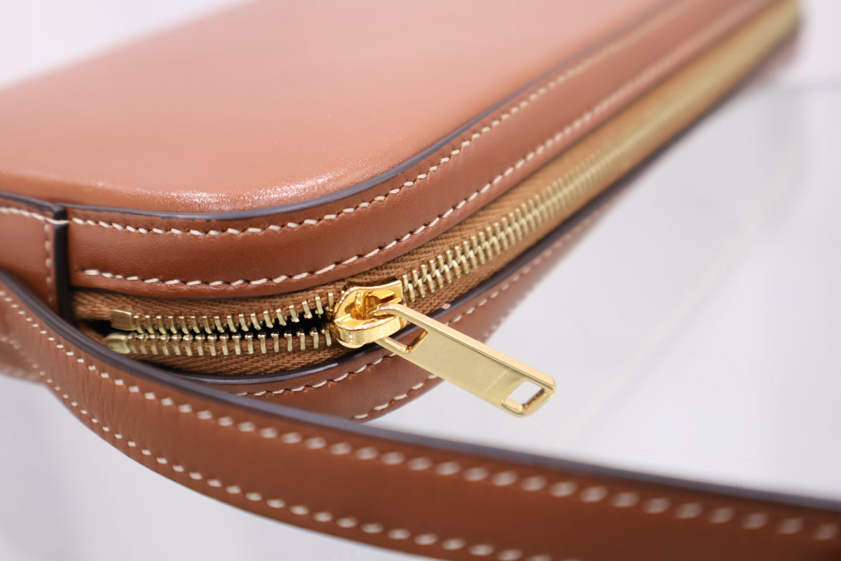 Triomphe Mini Camera Shoulder Bag 10j583dr8.04lu