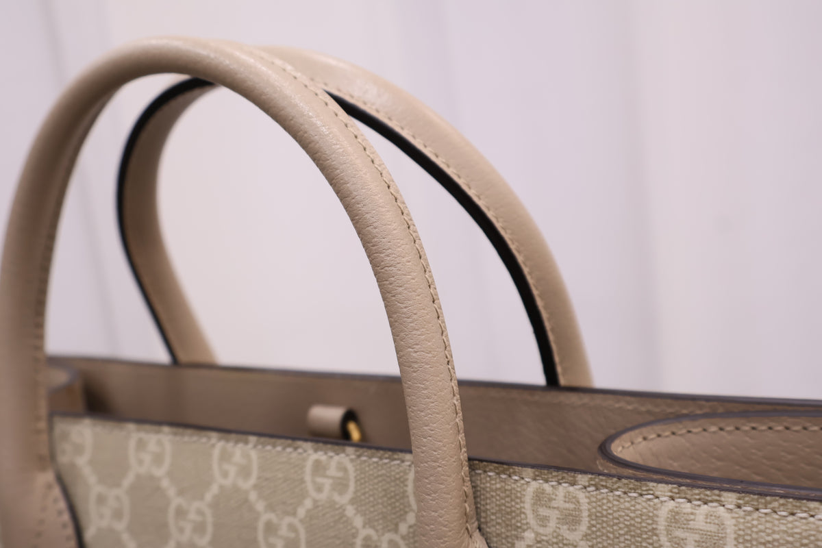 Interlocking GG Small Tote Shoulder Bag 659983