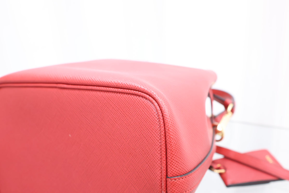 Saffiano Bucket Shoulder Bag 1BE032