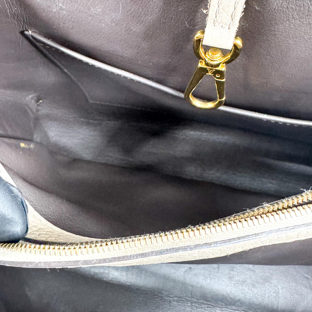 Louis Vuitton Capucines MM Tote Bag