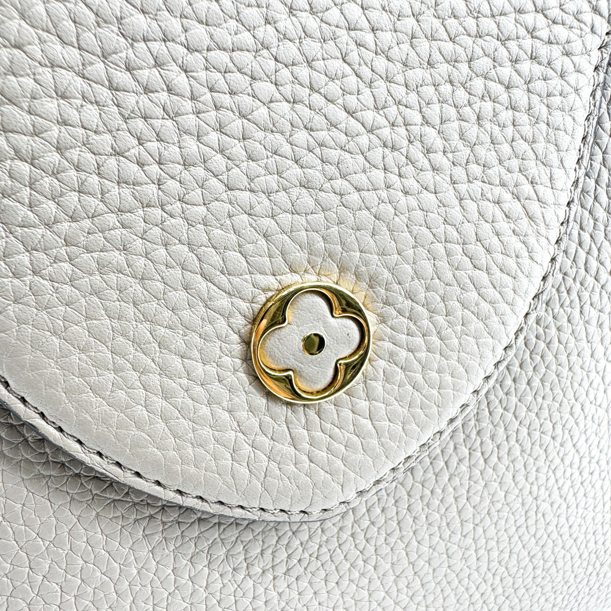 Louis Vuitton Capucines MM Tote Bag