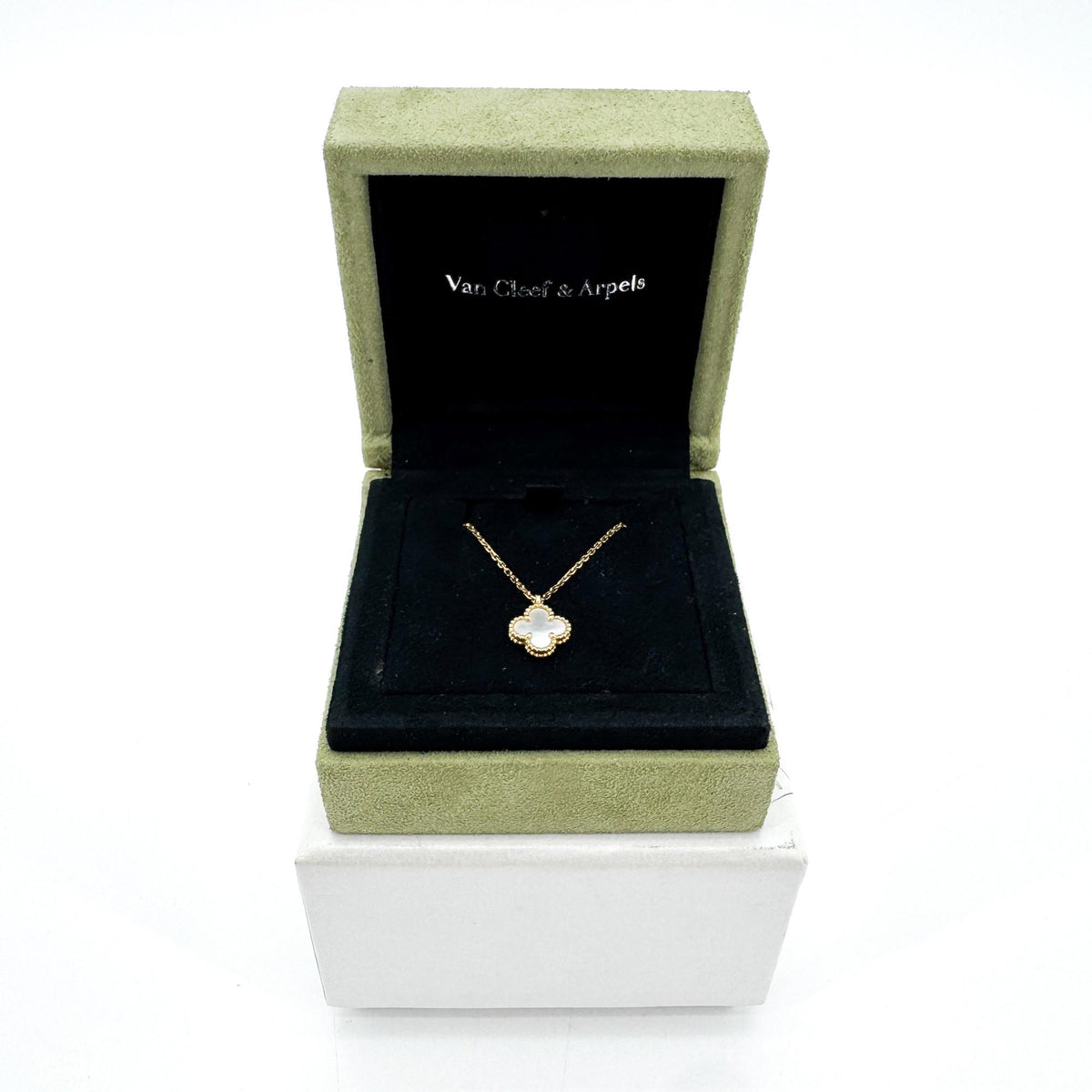 Van Cleef & Arpels Sweet Alhambra Pendant Yellow Gold Mother of Pearl