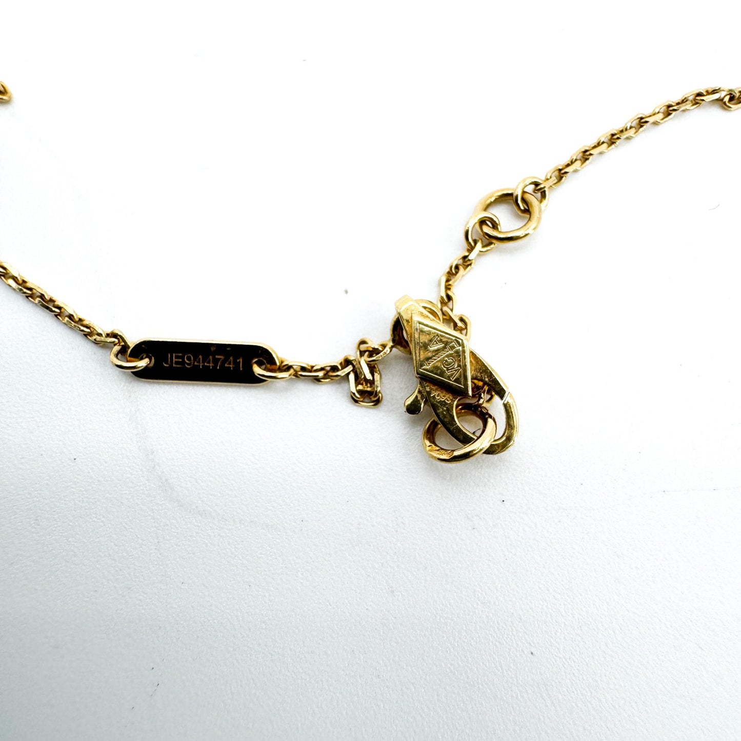 Van Cleef & Arpels Sweet Alhambra Pendant Yellow Gold Mother of Pearl