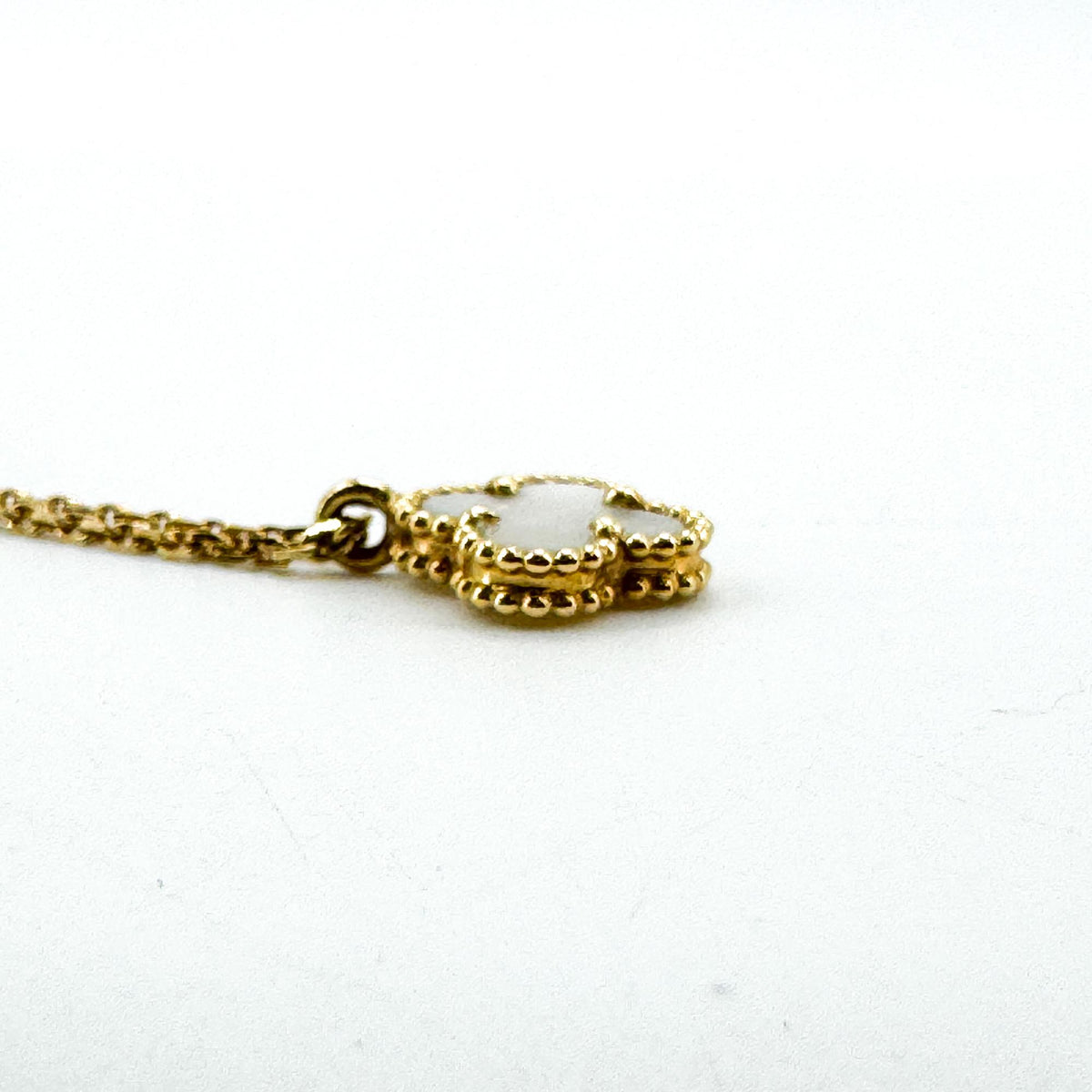 Van Cleef & Arpels Sweet Alhambra Pendant Yellow Gold Mother of Pearl