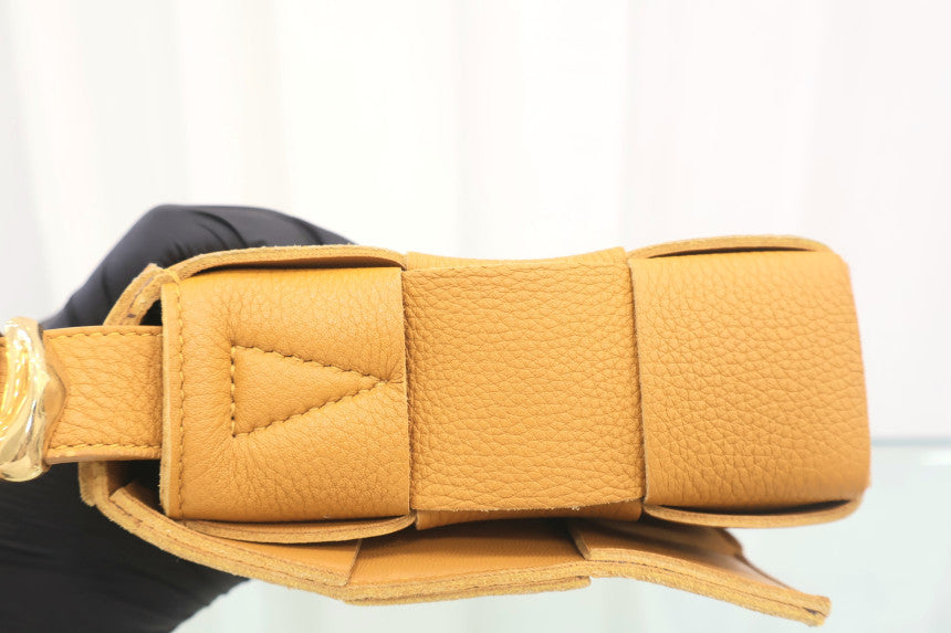 Cassette Bag Small Crossbody Bag 666870