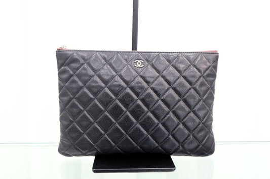 Caviar Medium Silver Hardware Clutch Black