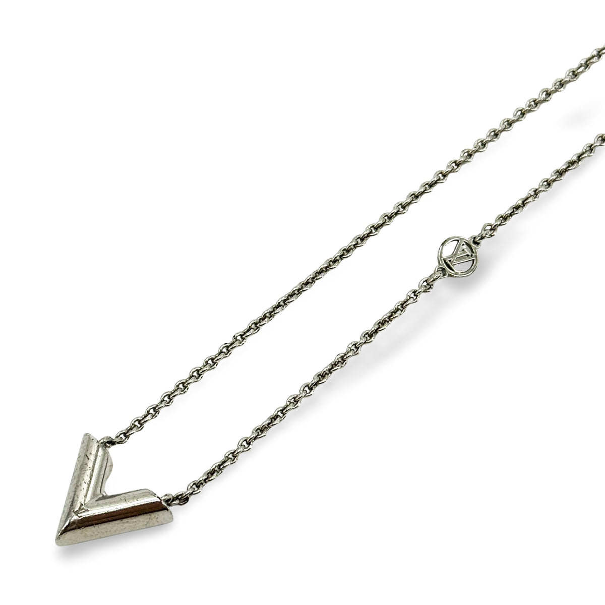Louis Vuitton Essential V Necklace Silver