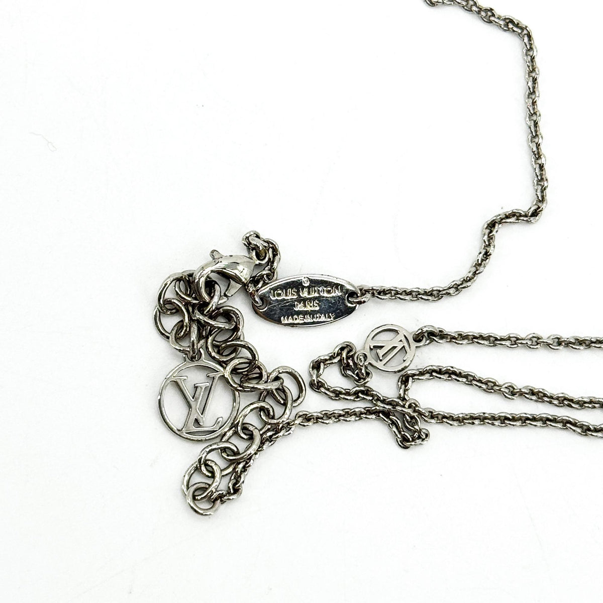 Louis Vuitton Essential V Necklace Silver