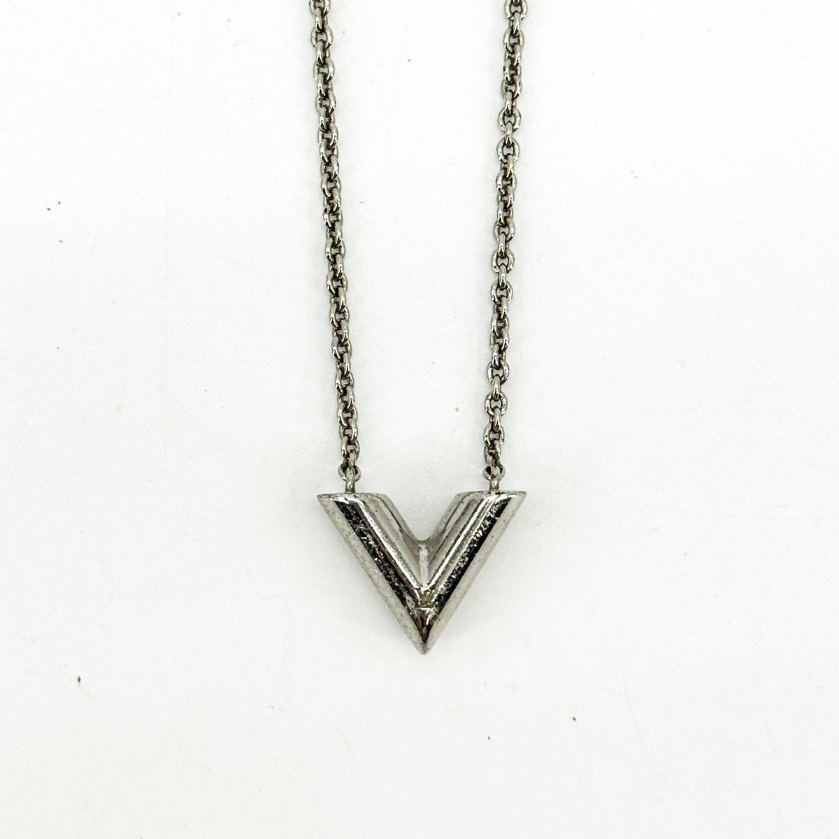 Louis Vuitton Essential V Necklace Silver