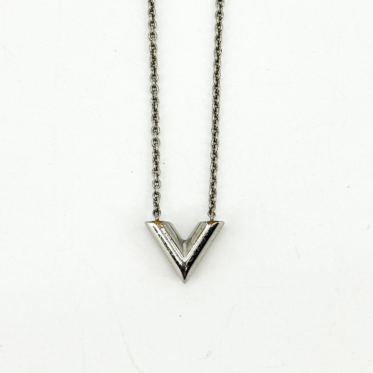Louis Vuitton Essential V Necklace Silver
