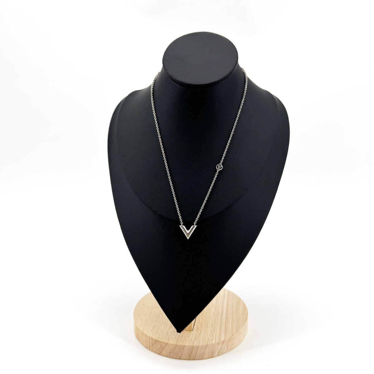 Louis Vuitton Essential V Necklace Silver