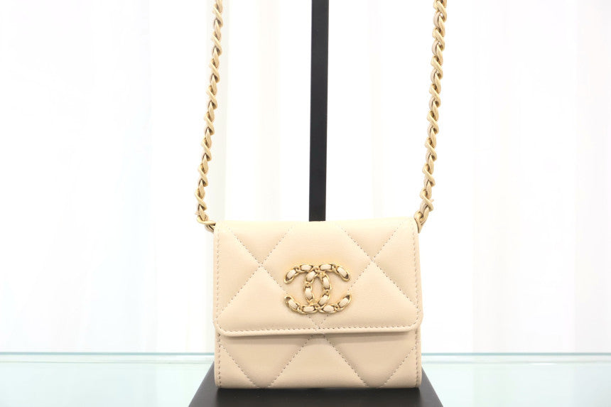 19 Coinpurs Flap Chain Crossbody Bag AP1787