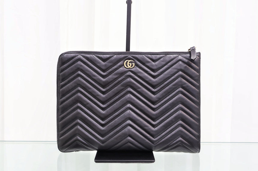 GG Marmont Matelassé 523397 Clutch Black Gold Hardware