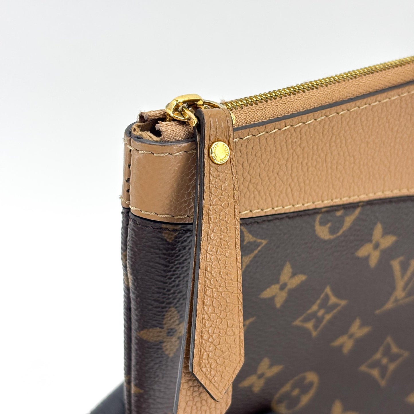 Louis Vuitton Monogram Daily Pouch Sesame