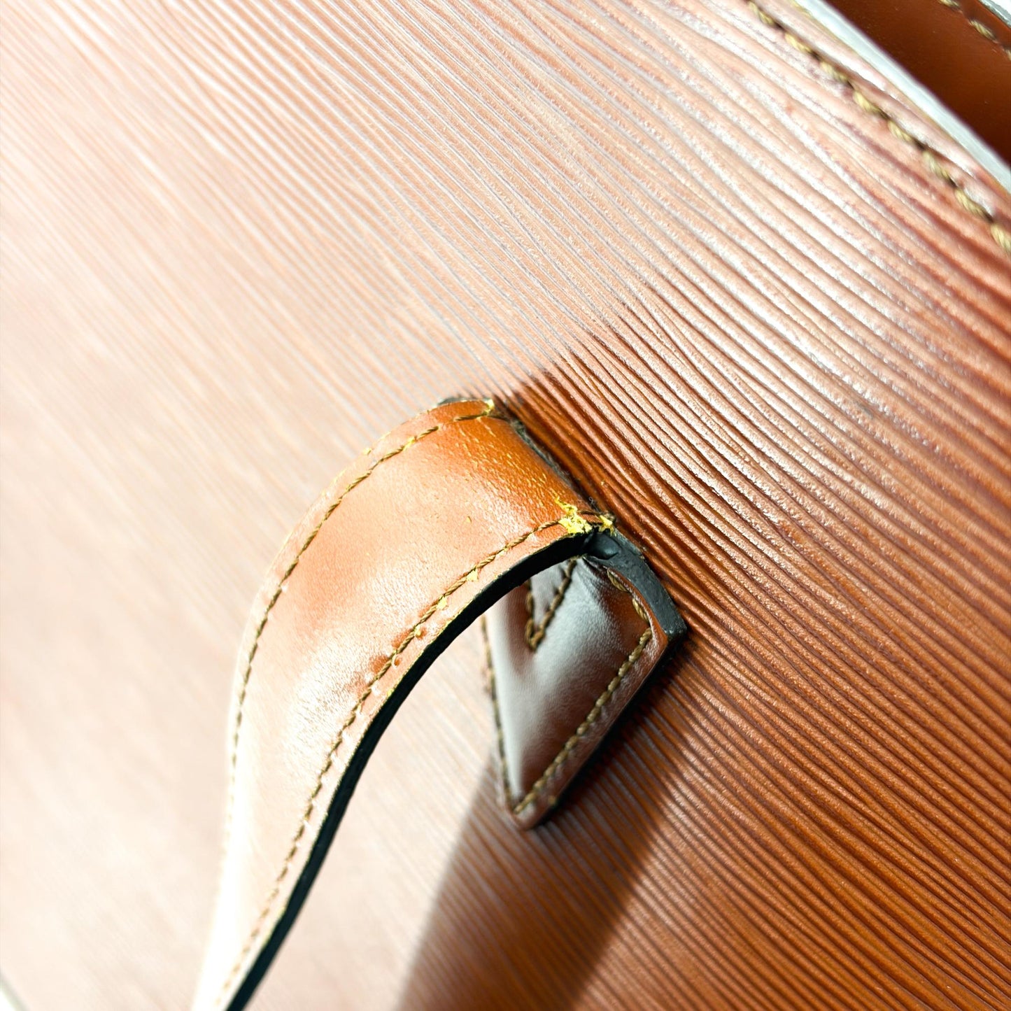 Louis Vuitton Epi Lusac Shoulder Bag Kenya Brown
