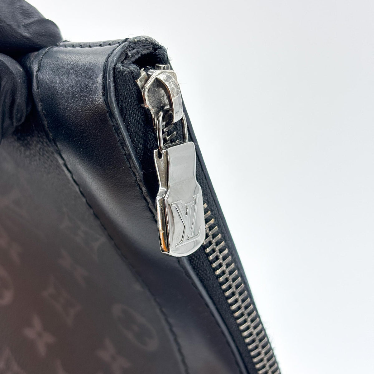 Louis Vuitton Pochette Discovery Monogram Eclipse