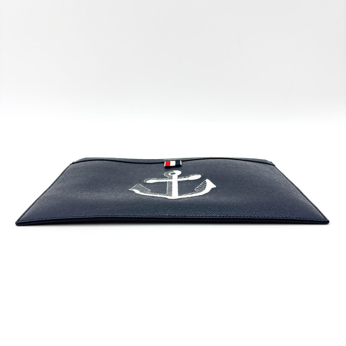 Porte-documents Thom Browne en cuir grainé avec ancre brodée, couleur marine
