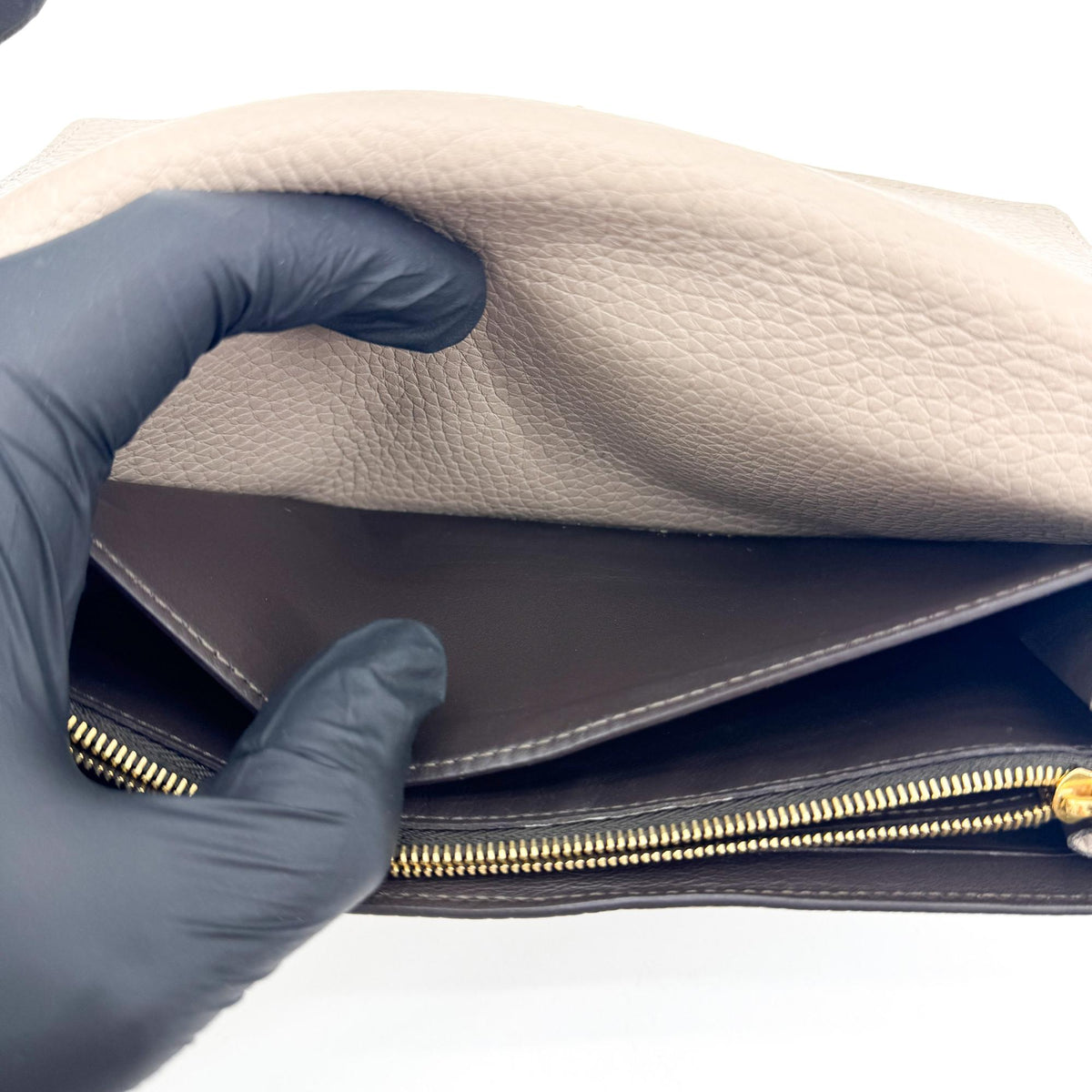 Louis Vuitton Capucines long wallet