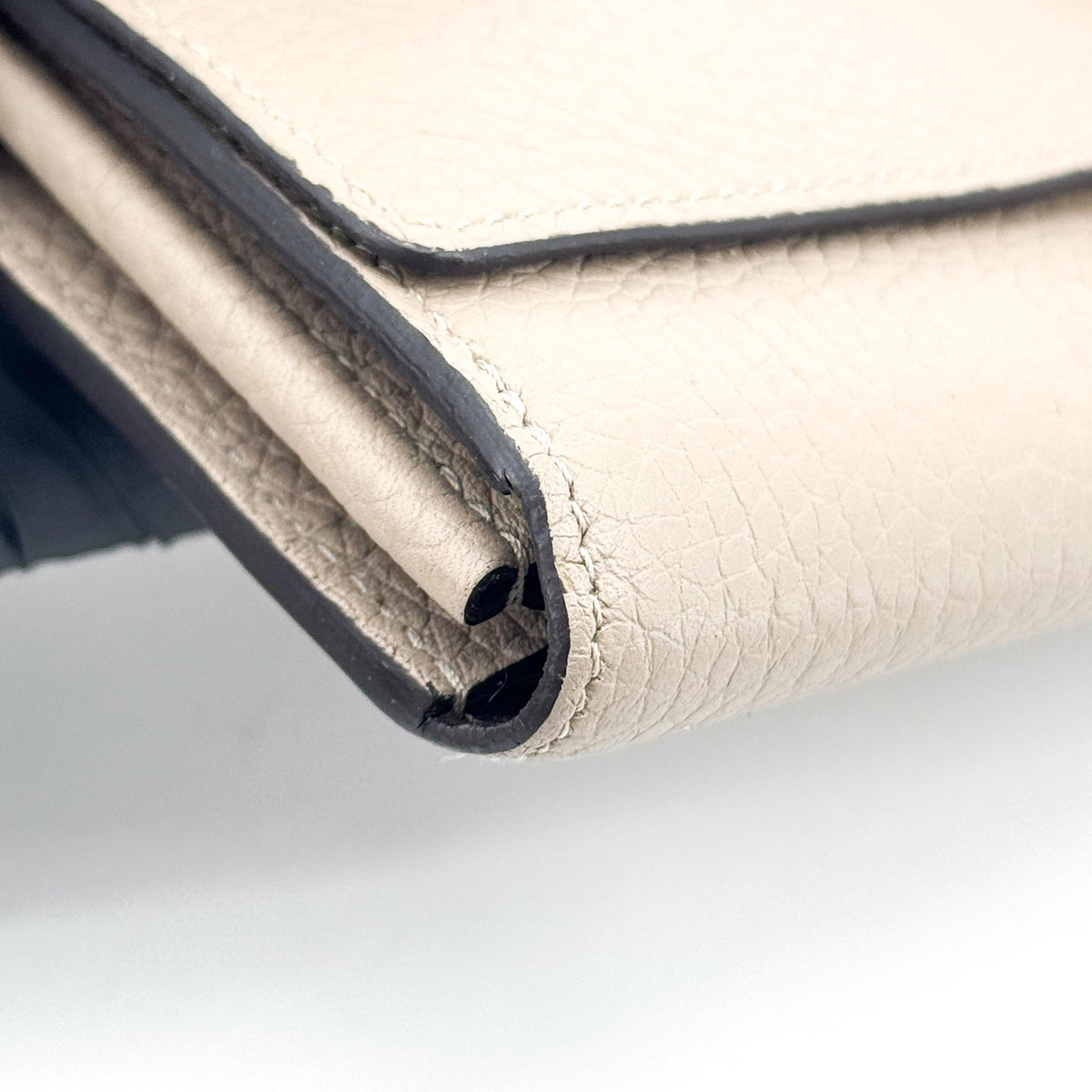 Louis Vuitton Capucines long wallet