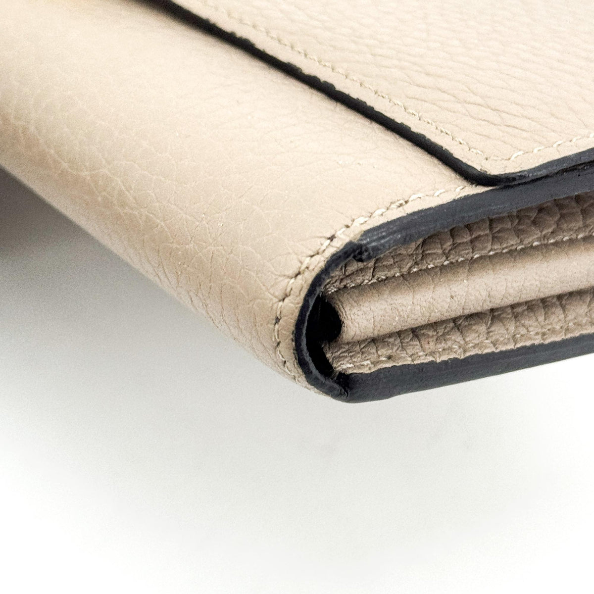 Louis Vuitton Capucines long wallet