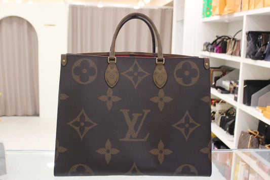 Monogram On The Go GM Tote Shoulder Bag M45320 purchased at a department store