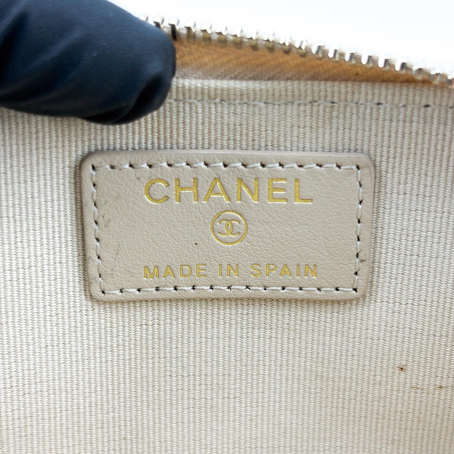 Chanel 19 Zipper Card Holder Lambskin Beige Gold Hardware