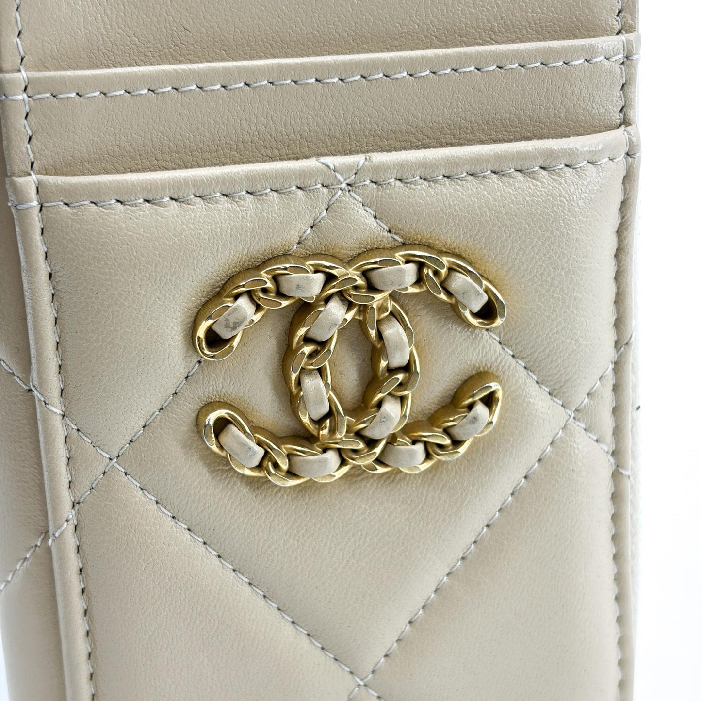 Chanel 19 Zipper Card Holder Lambskin Beige Gold Hardware