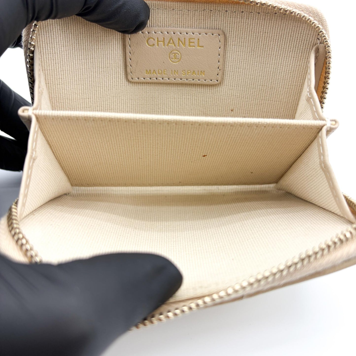 Chanel 19 Zipper Card Holder Lambskin Beige Gold Hardware