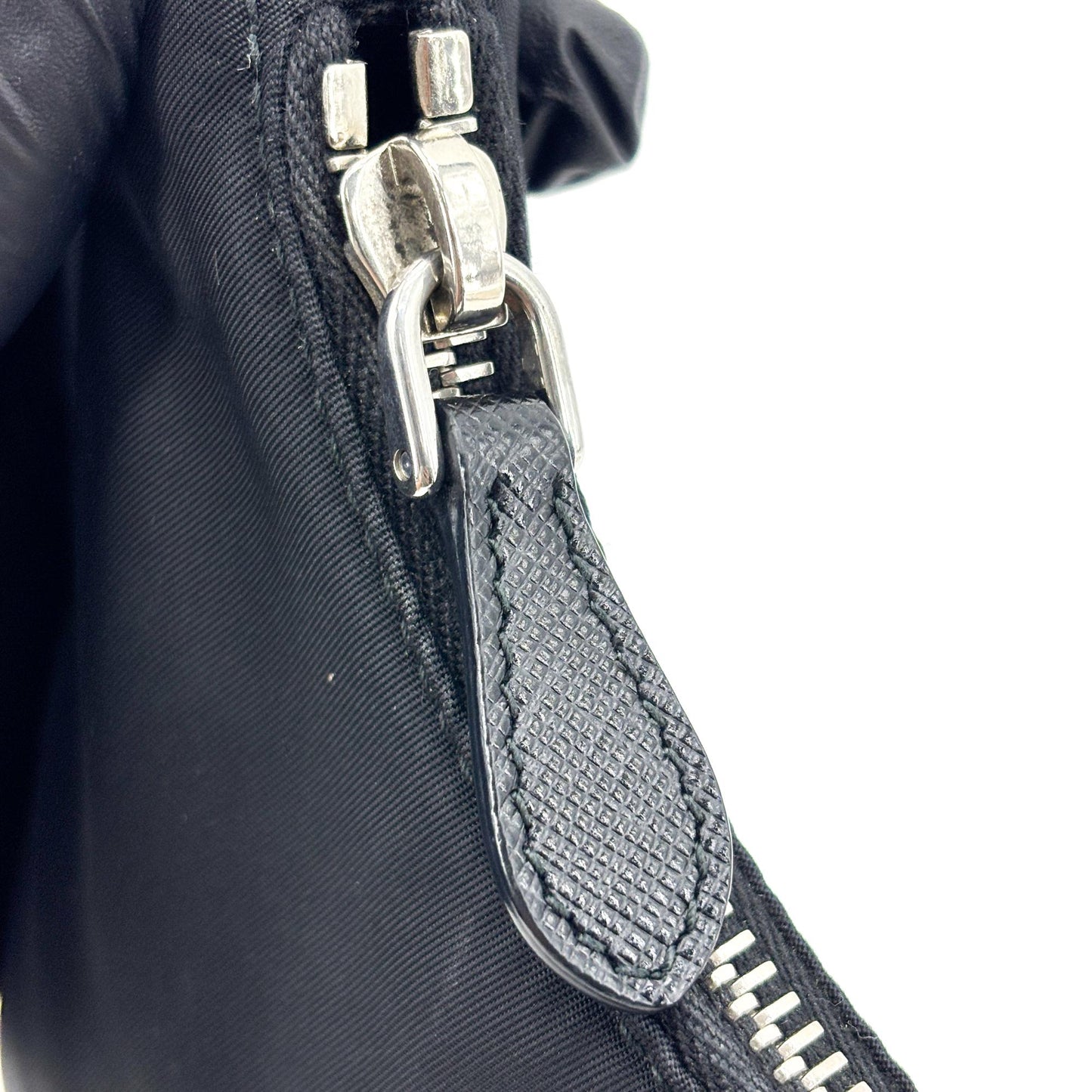 Prada Sac Mini en Nylon Noir Réédition 2000