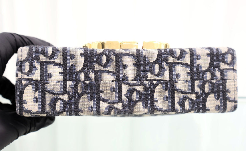 Oblique Jacquard Montaigne 30 Box Shoulder Bag M9204UTZQ
