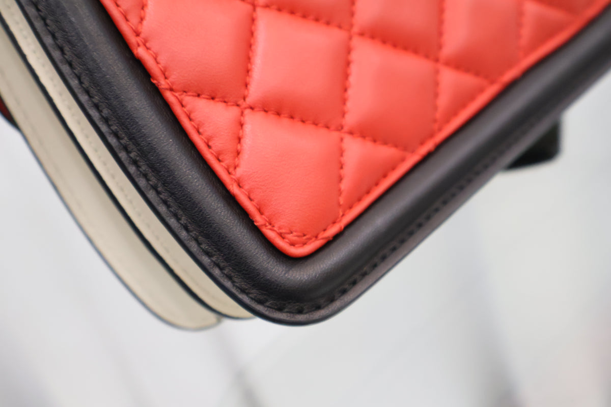 Season Limited Edition Graphic Flap Chain Shoulder Bag