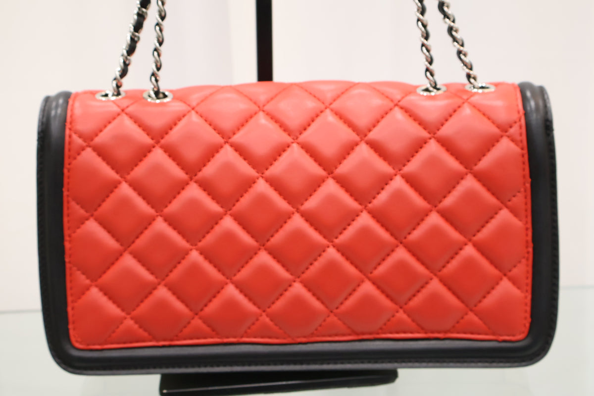 Season Limited Edition Graphic Flap Chain Shoulder Bag