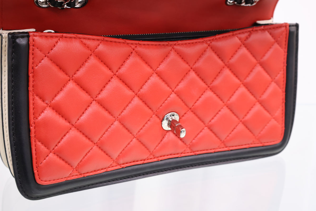 Season Limited Edition Graphic Flap Chain Shoulder Bag