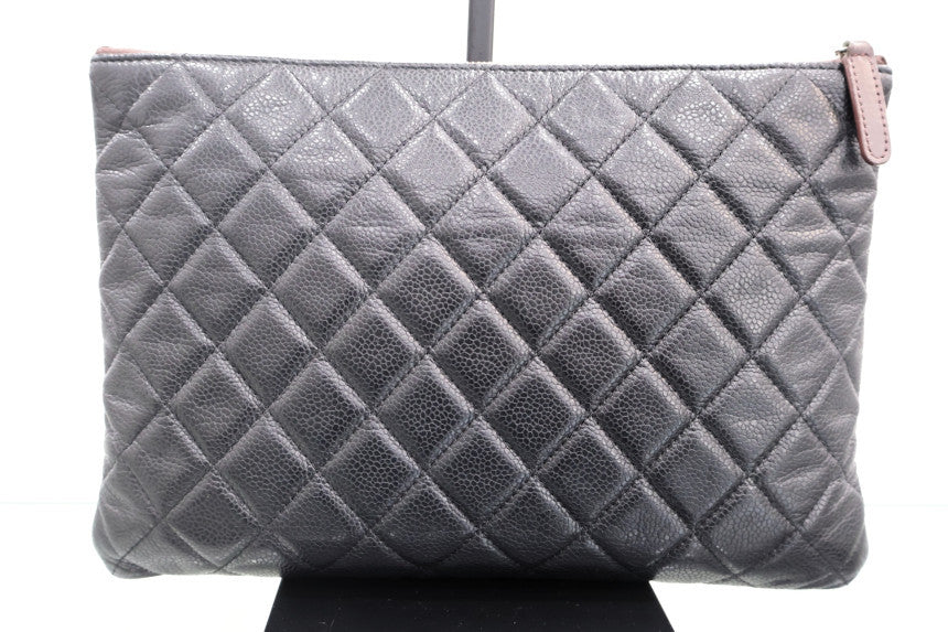 Caviar Medium Silver Hardware Clutch Black