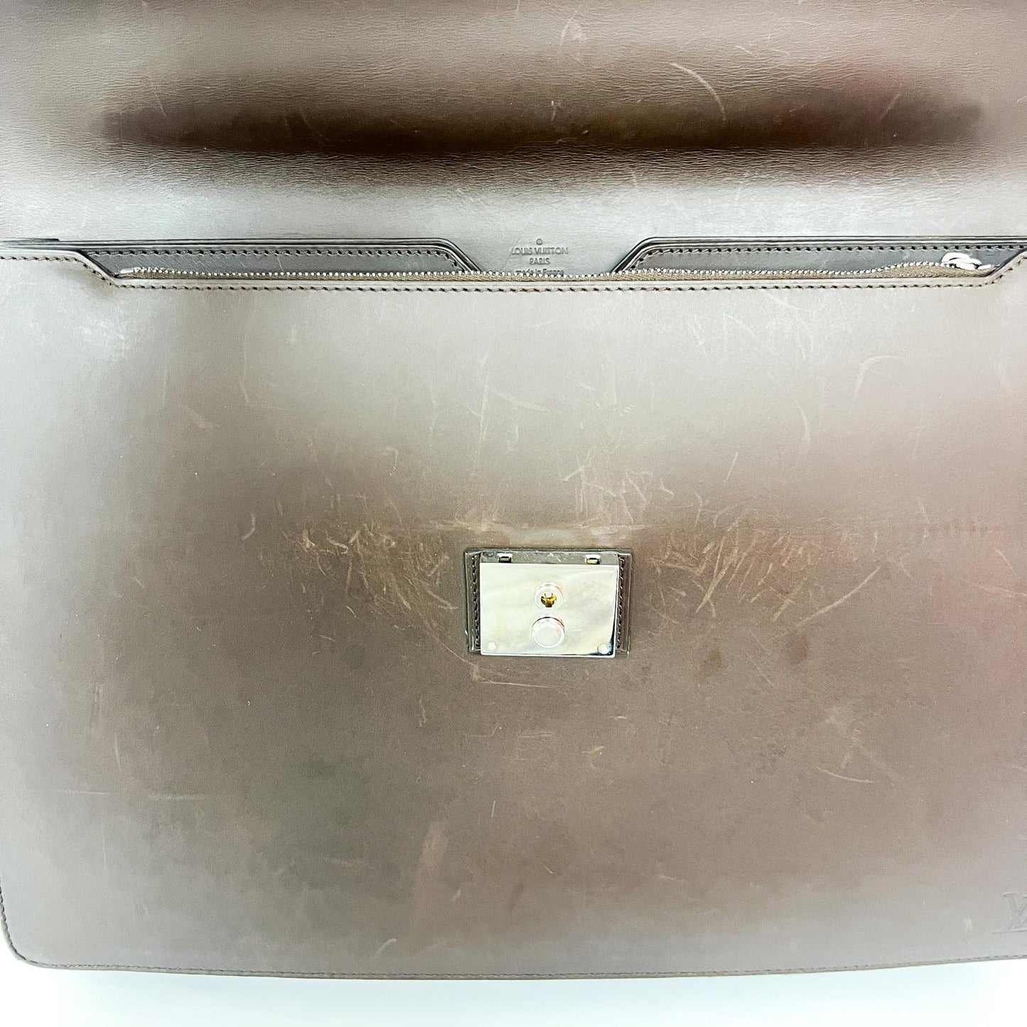 Louis Vuitton Taiga Robuste 1 Compartment Briefcase Grizzly