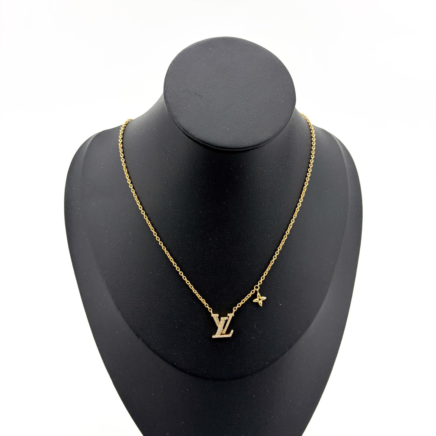 Louis Vuitton Idylle Blossom LV Pendant Yellow Gold Diamond Necklace