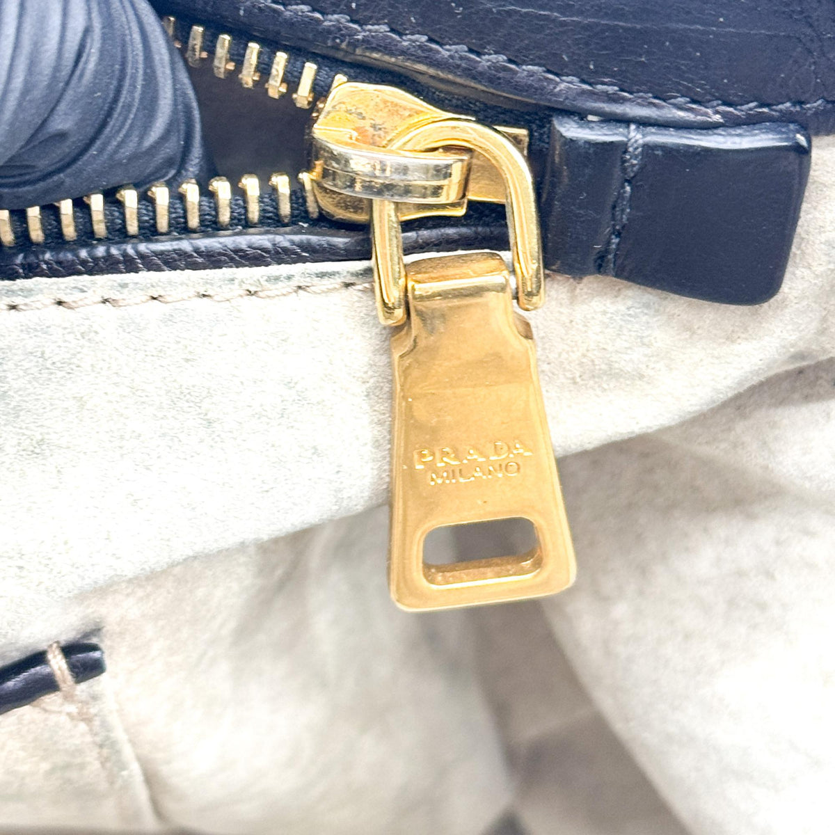 プラダ ヴィッテロ ダイノ トートバッグ ブラック ゴールド金具