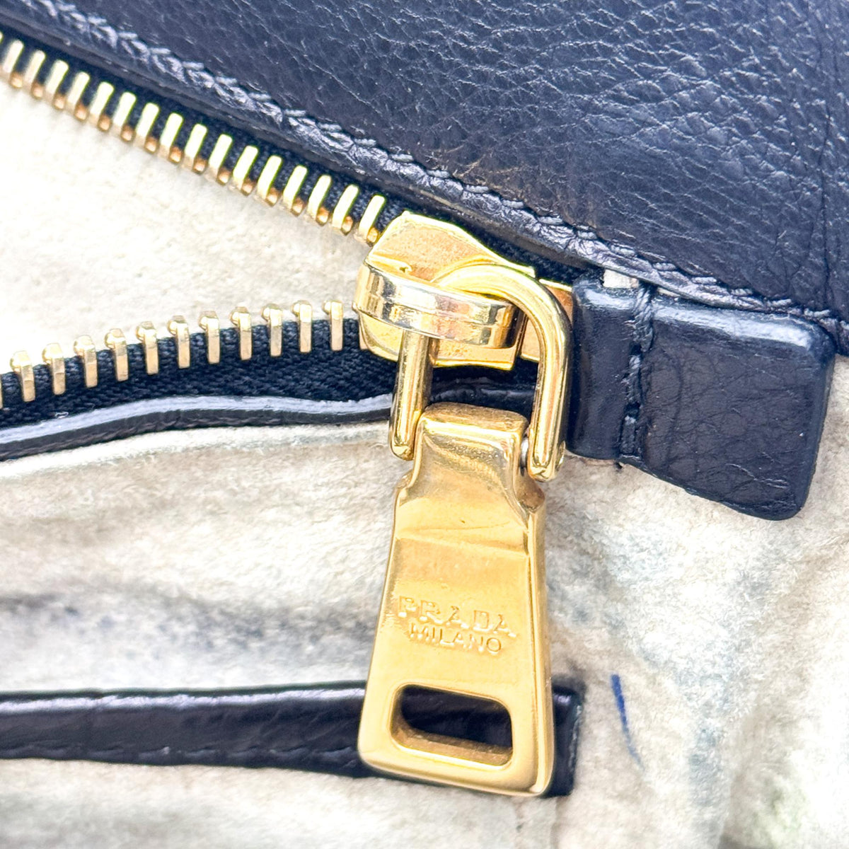 プラダ ヴィッテロ ダイノ トートバッグ ブラック ゴールド金具