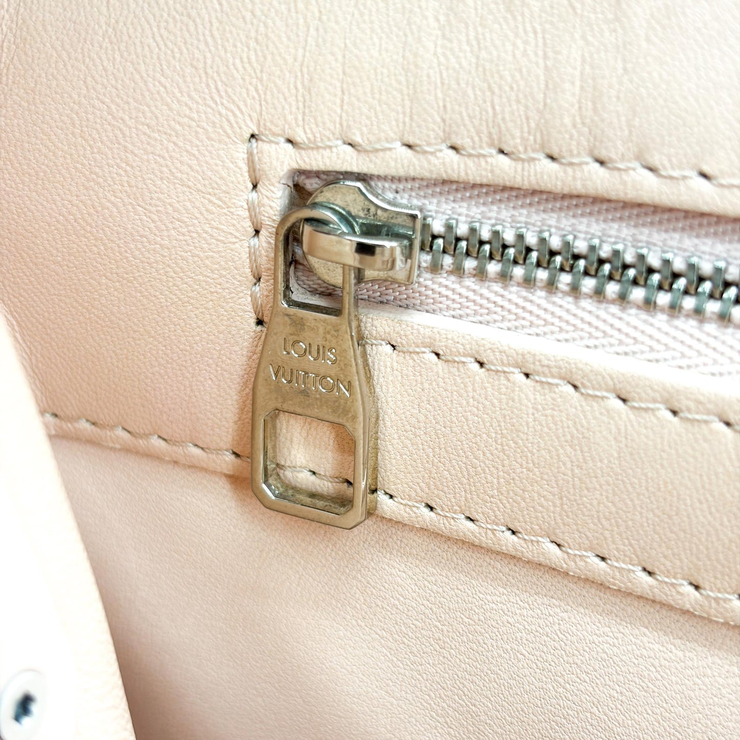 Louis Vuitton Capucines Mini Torrillon Rose Pondicher