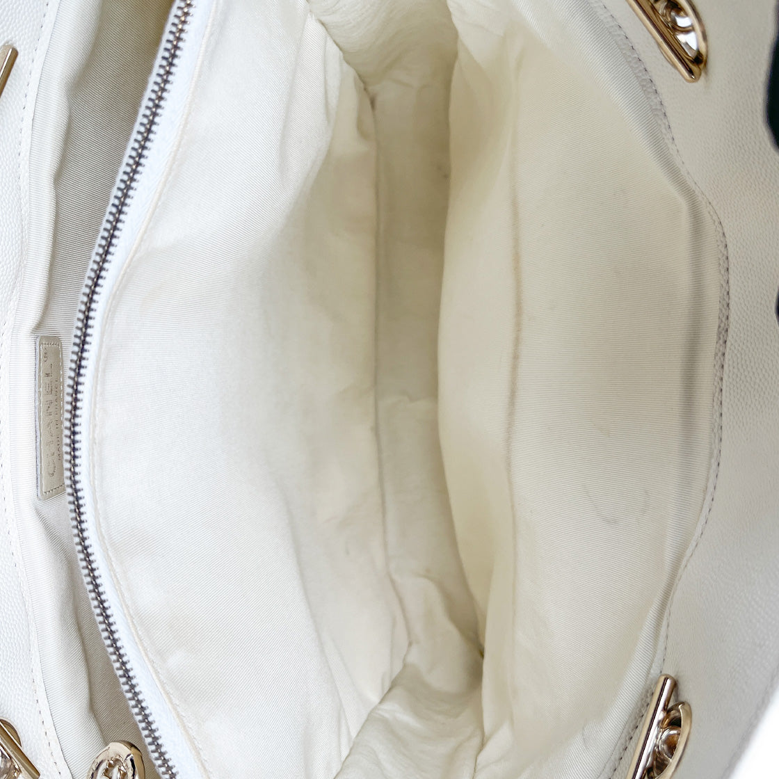 Chanel White Caviar Quilted CC Pocket Chain Shoulder Bag