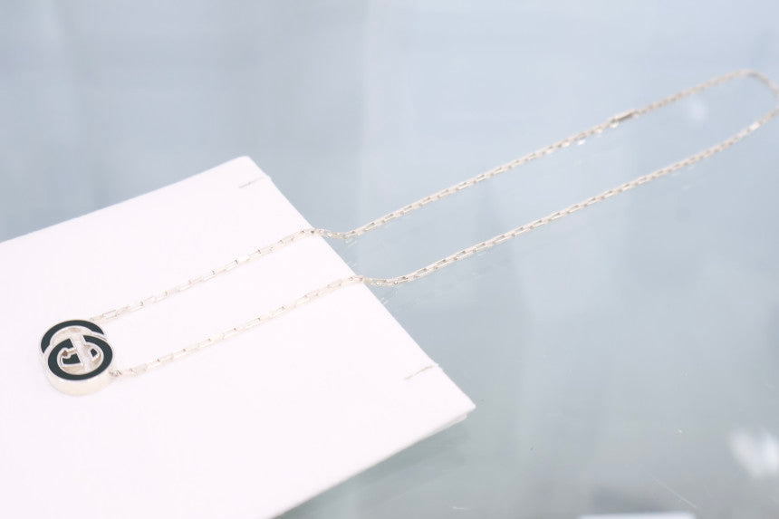 Interlocking Pendant Necklace 853964