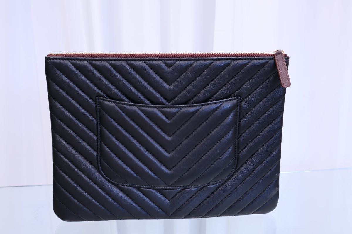 Lambskin New Medium Chevron Clutch A82545