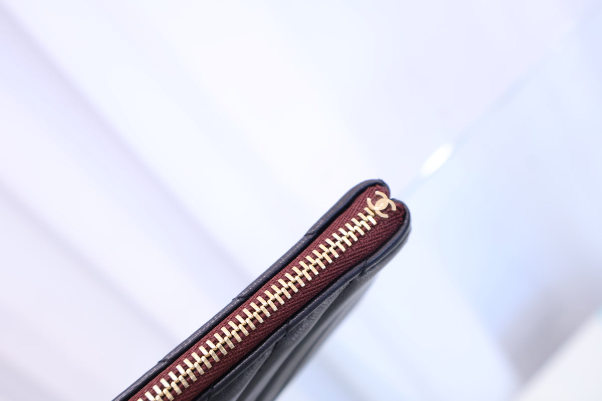 Lambskin New Medium Chevron Clutch A82545