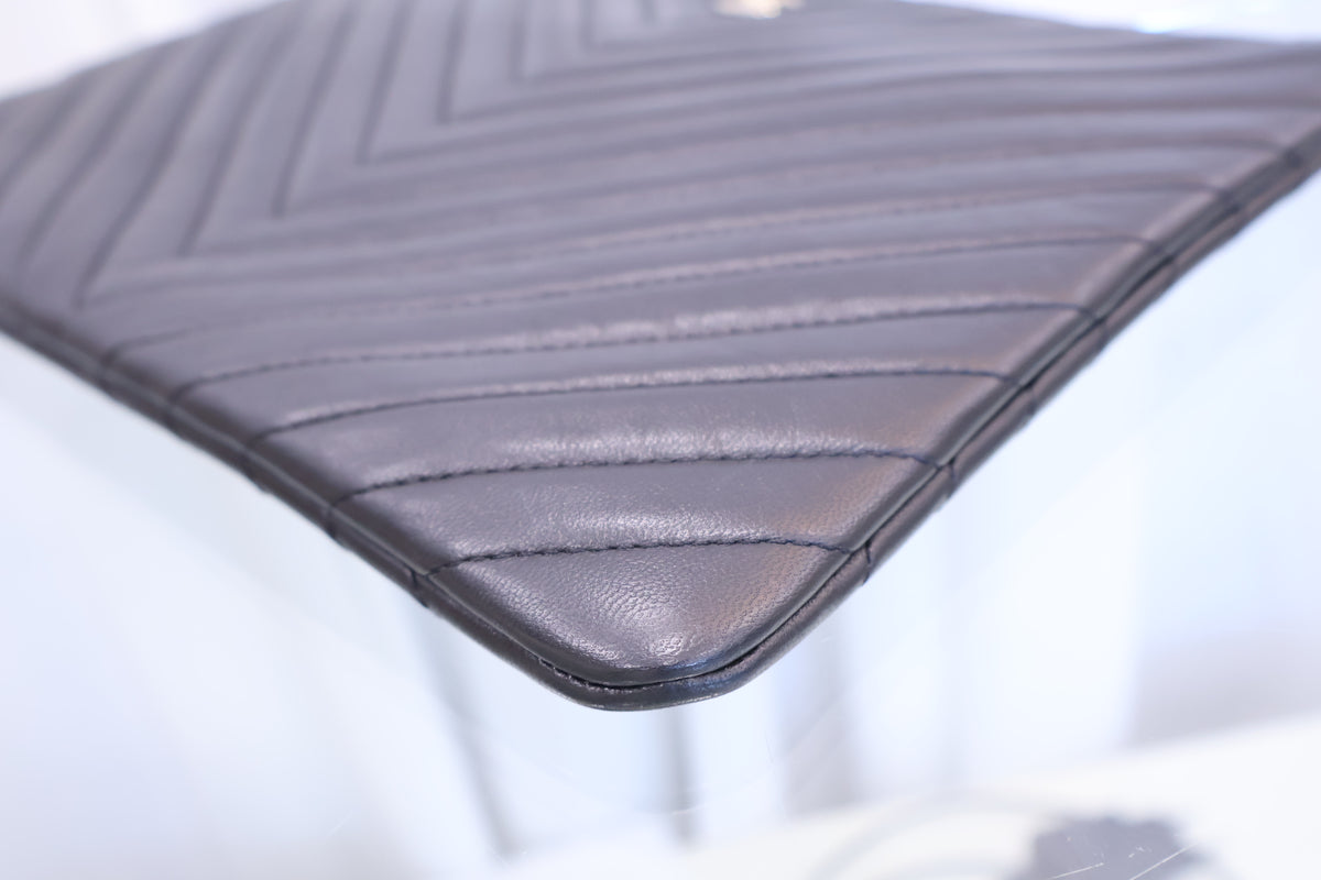 Lambskin New Medium Chevron Clutch A82545