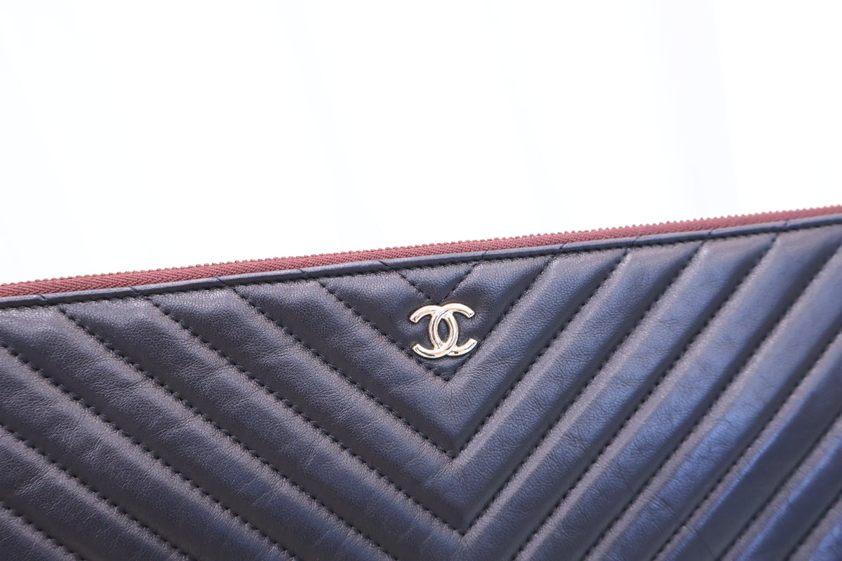 Lambskin New Medium Chevron Clutch A82545