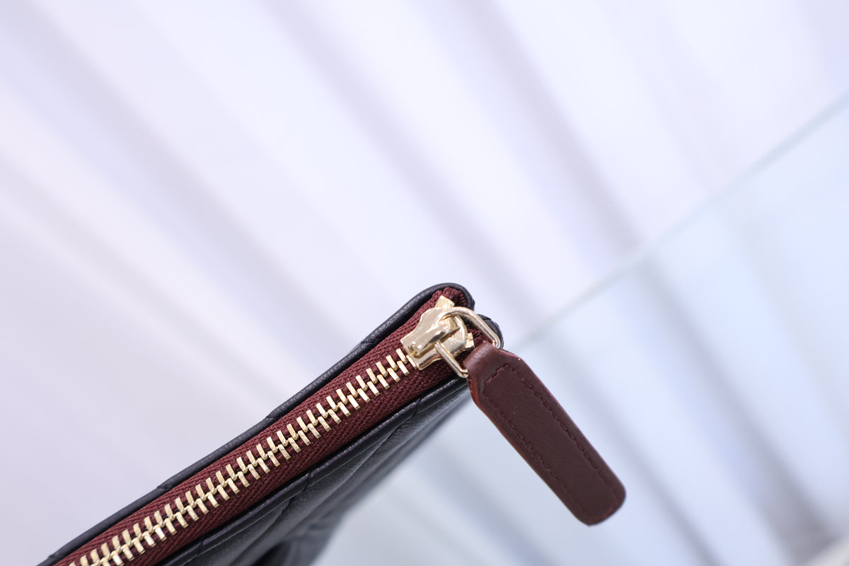 Lambskin New Medium Chevron Clutch A82545