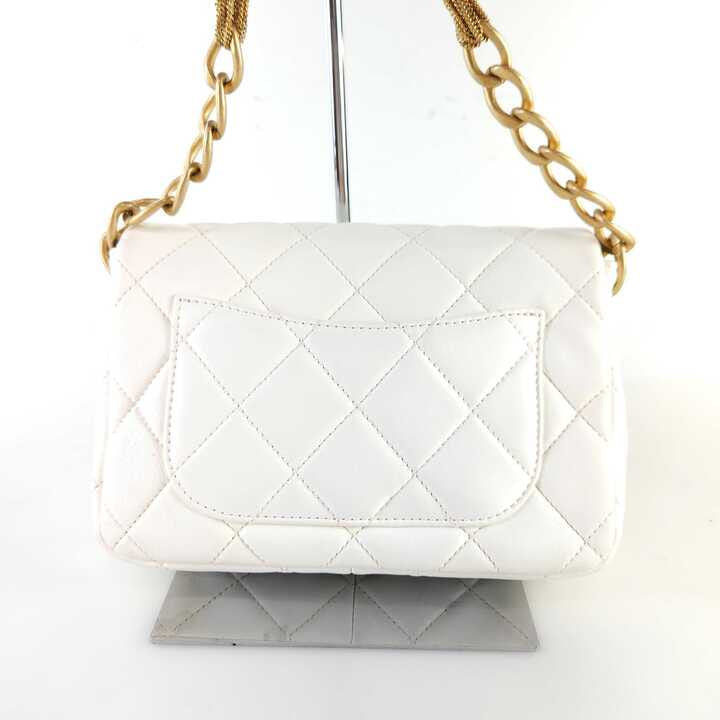 Chain flap shoulder bag