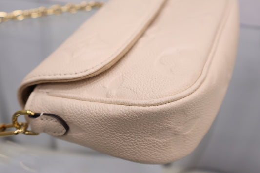 Wallet-on-Chain Ivy Cream Crossbody Shoulder Bag M82210