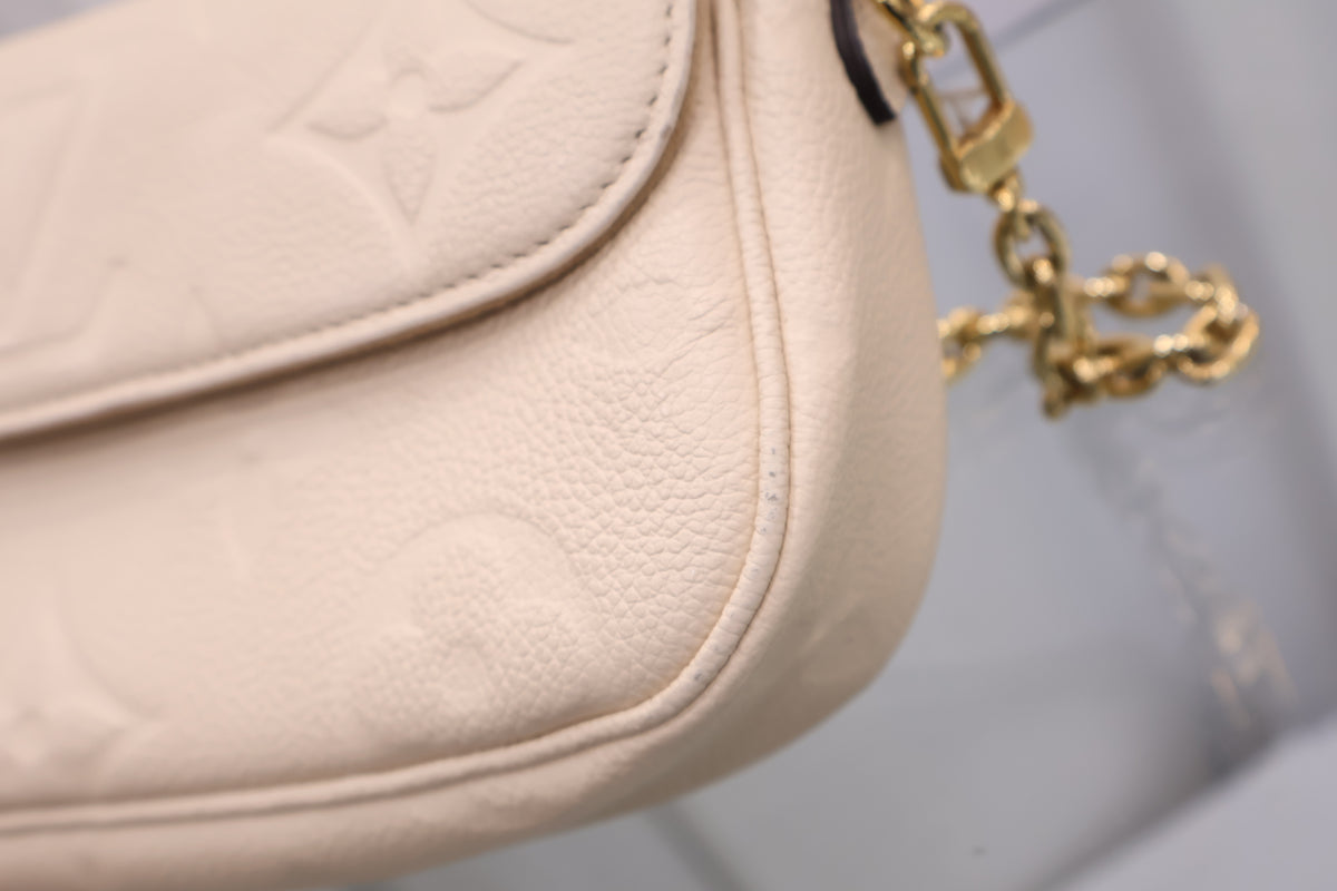 Wallet-on-Chain Ivy Cream Crossbody Shoulder Bag M82210